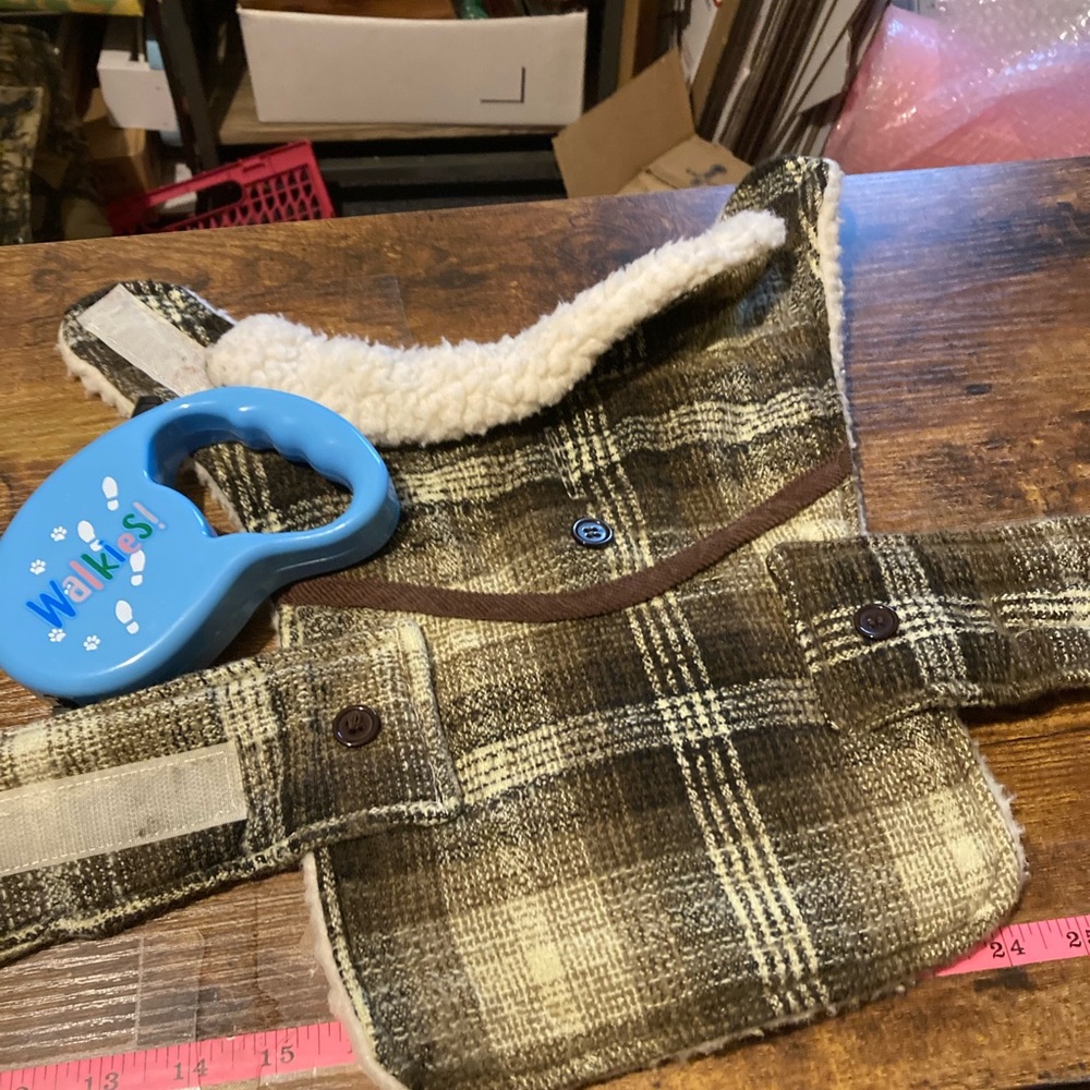 Plaid fleece dog coat and retractable leash